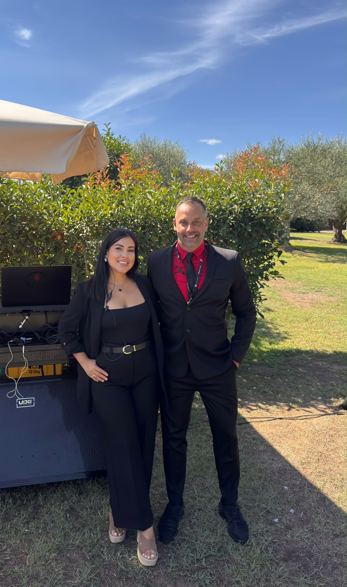 Jenniffer Delgado y Daniel de DJ DNY Events durante un evento
